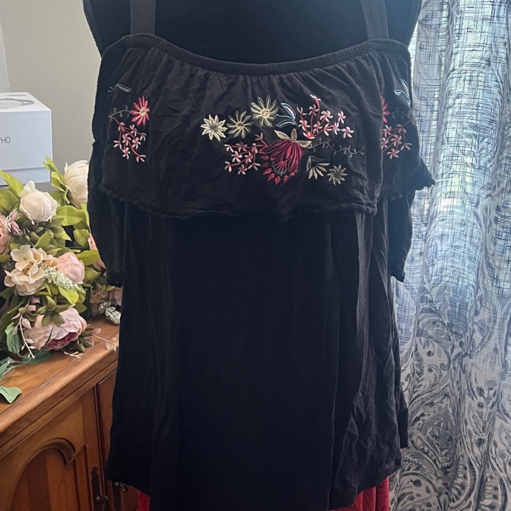 True & Co. Black Floral Embroidered Blouse